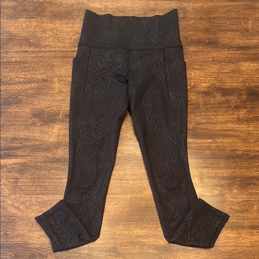 Athleta Black Salutation Stash Pocket II 7/8 Tight